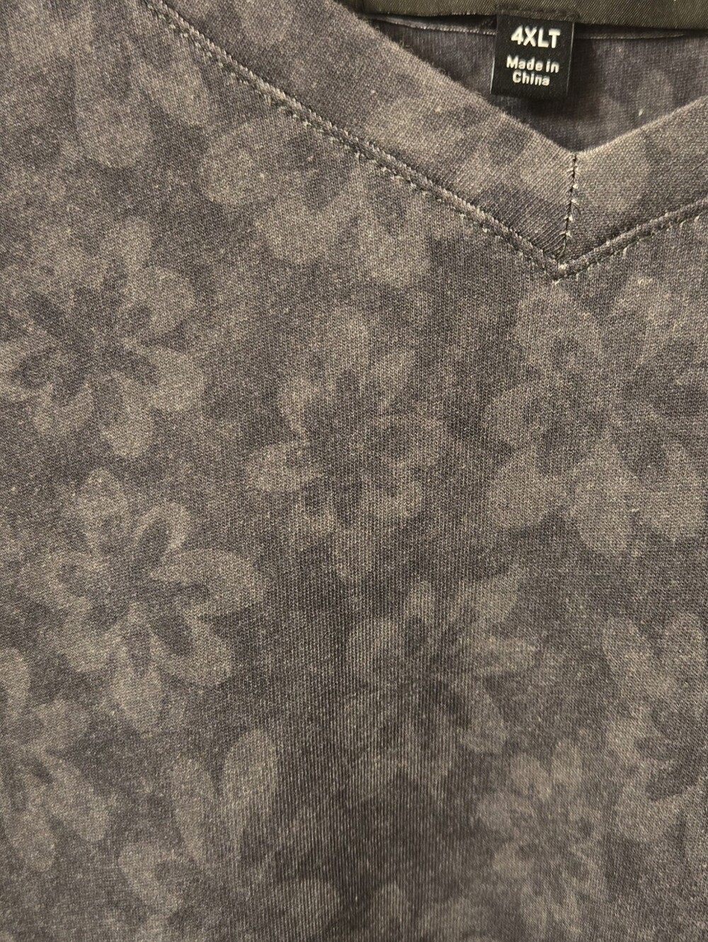Robert Barakett Men's Dark Gray Floral Abbott V-Neck Short Sleeve Shirt - Picture 5 of 5
